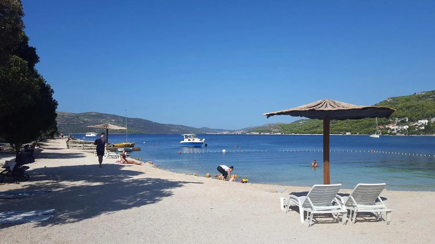 Apartments Snjeska - 20M From Sea Seget Vranjica